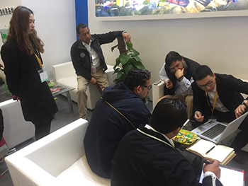 1543669023148108.jpg clientsdiscussing magnetic sorting solution.jpg